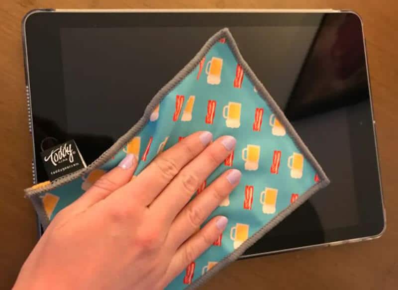 4 TIPS ON HOW TO CLEAN A TABLET SCREEN